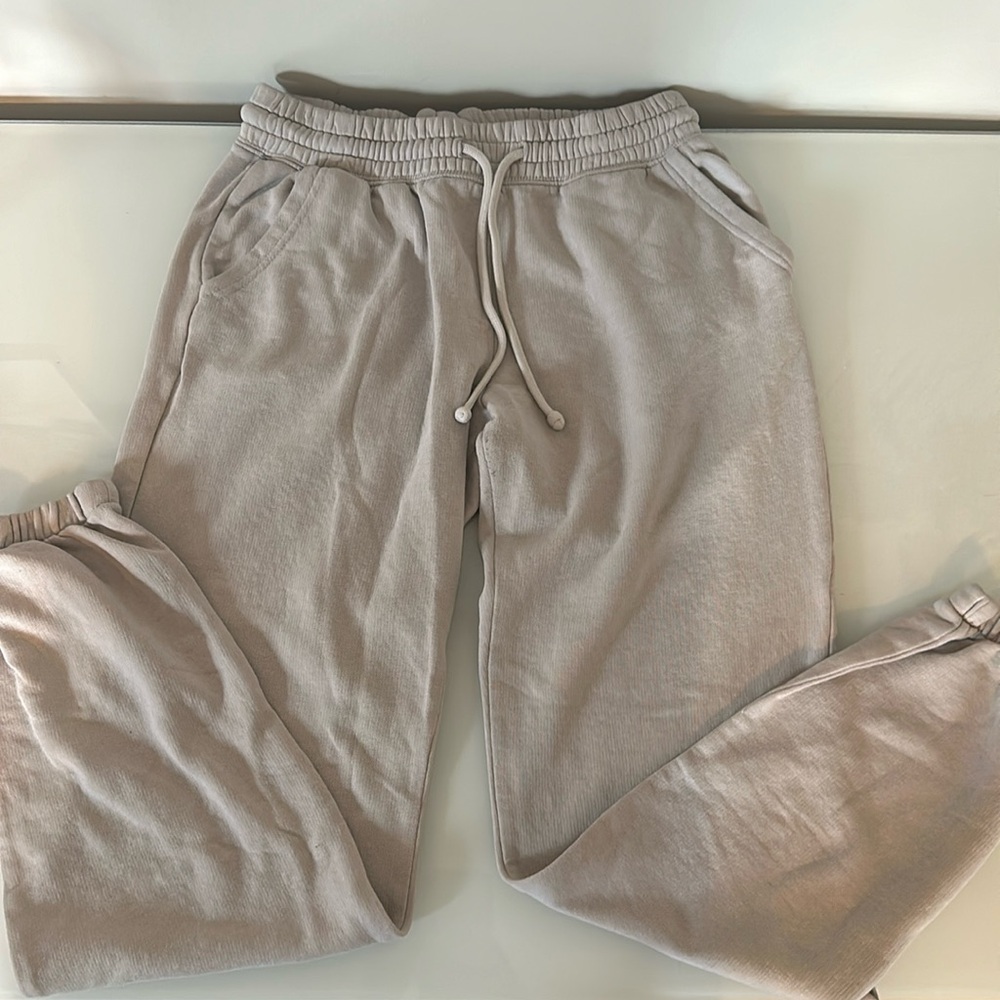 H&M cream colored sweatpants